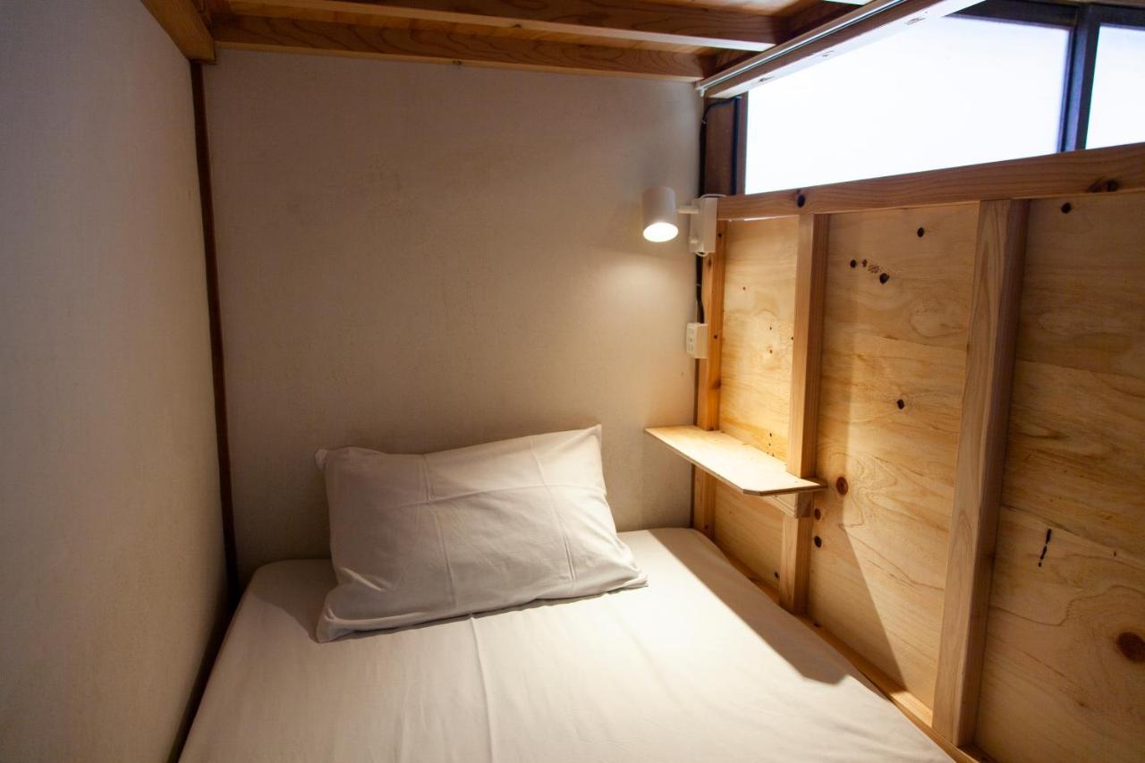 Fukuoka Guesthouse Ship Exteriör bild